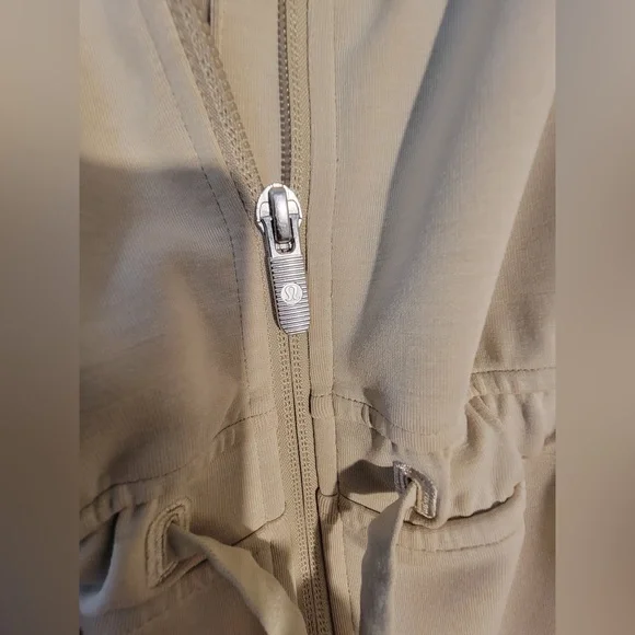 Lululemon Softstreme Cinch-Waist Jacket Trench Tan•Full Zip Pocketed Jacket•XS/2 - Picture 11 of 16